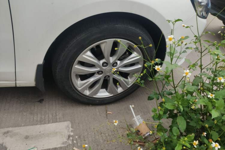 Used Buick GT 2021 Revised Version Flagship 1.5L Automatic Elite Edition Right Front Wheel Hub