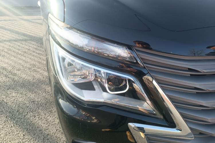 Used FORTHING Lingzhi 2022 Striving Version M5L 1.6L Luxury 7-Seater
