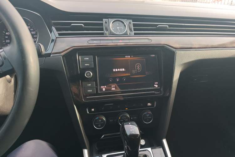 Used Volkswagen Magotan 2019 330TSI DSG Luxury Version China VI Standard Audio And AC Panel