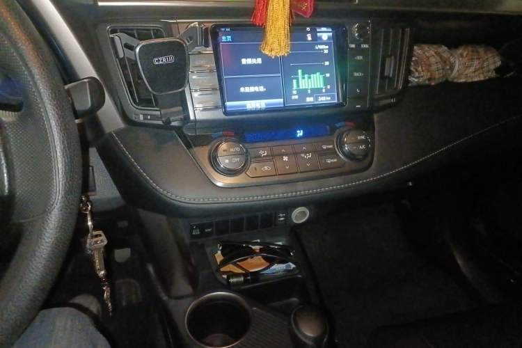 Used Toyota RAV4 2015 2.0L CVT Two-Wheel Drive Fashion Edition