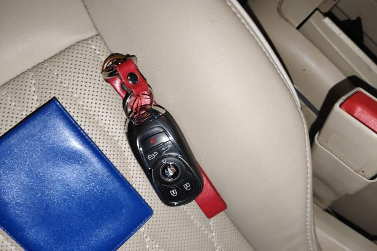 Used Buick GL8 2023 Land Executive Class Deluxe Model