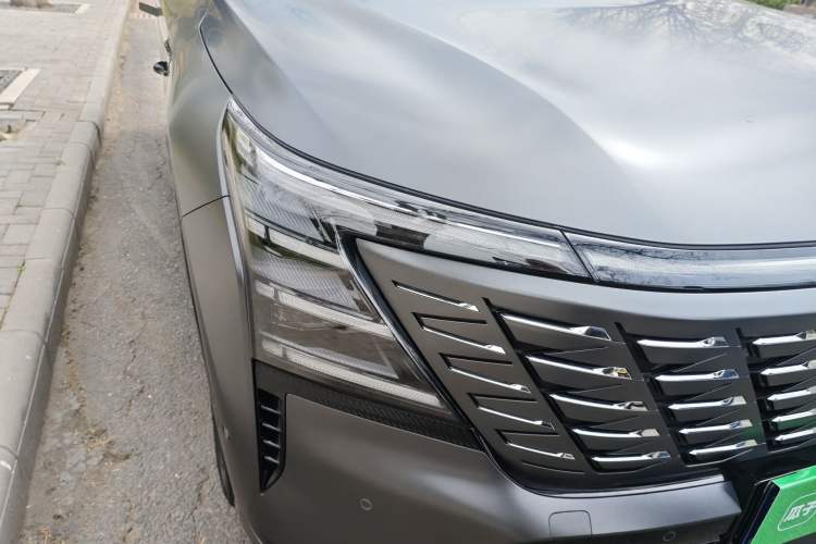 Used CHANGAN CS75 PLUS 2025 4th Generation 1.5T New Blue Whale Smart Flagship Version Right Front Headlight