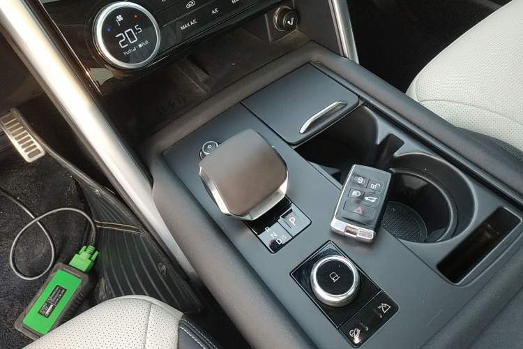 Used Land Rover Discovery 2021 360 PS R-Dynamic S Gear Lever