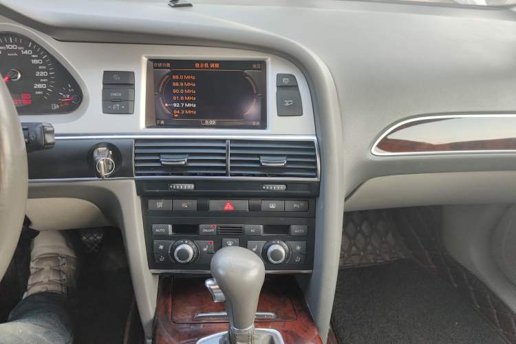 Used Audi A6L 2010 2.4L Comfort Edition
