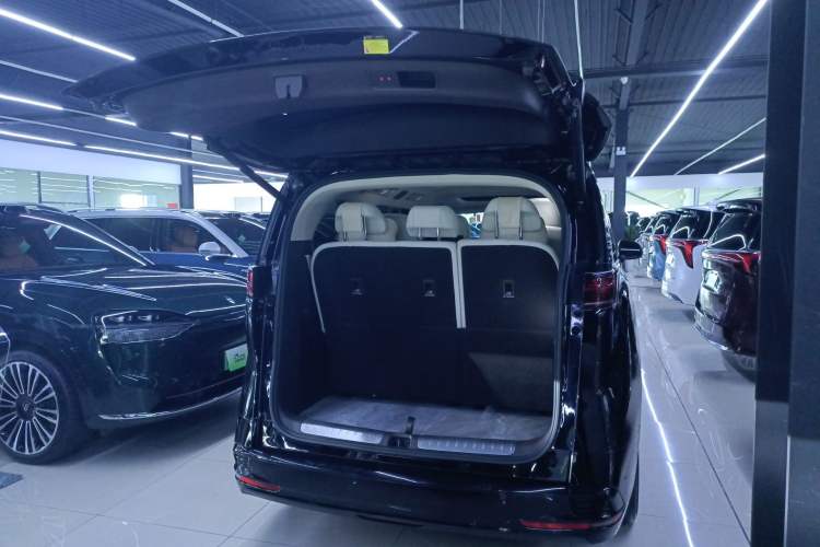 Used Denza D9 2025 DM-i Intelligent Drive 1020 Four-Wheel Drive Flagship Model