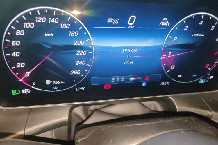 Used Mercedes-Benz GLC 2025 GLC 260 L 4MATIC Luxury Model Odometer Close Up