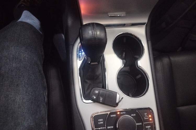 Used Jeep Grand Cherokee 2020 3.0L Elite Navigation Edition Gear Lever