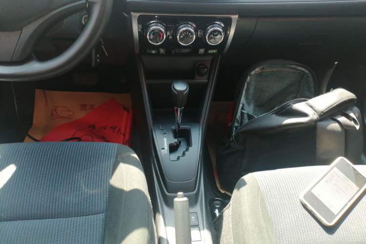 Used Toyota YARiS L Zhi Xiang 2017 1.5E CVT Dynamic Edition Gear Lever