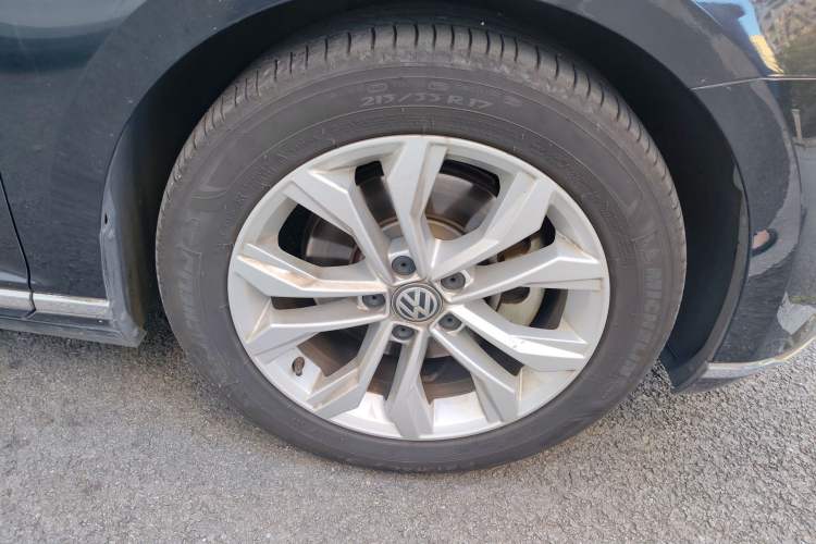 Used Volkswagen Magotan 2017 330TSI DSG Luxury Model Right Front Wheel Hub