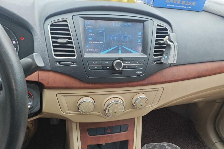 Used Roewe 350 2014 1.5L Automatic Xunyue Version Audio And AC Panel