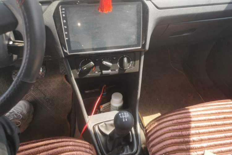 Used Volkswagen Jetta 2015 Zhuihui Edition 1.4L Manual Fashion Model
