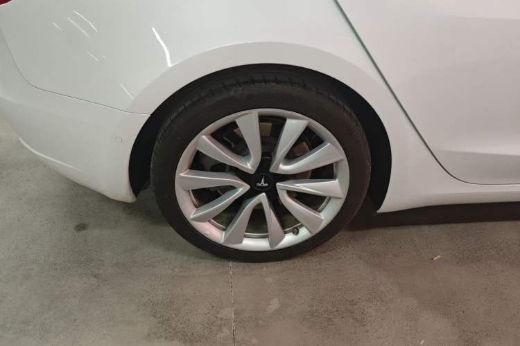 Used Tesla Model 3 2020 Revised Version Standard Range Rear-Wheel Drive – Upgraded Edition Right Rear Wheel Hub