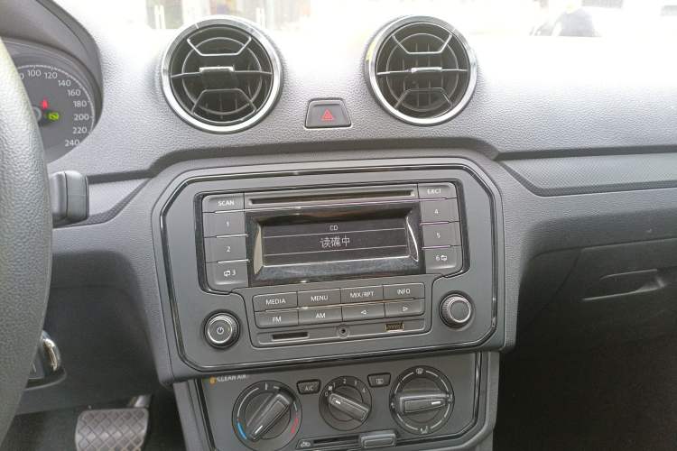 Used Volkswagen Jetta 2019 Dream Edition 1.5L Automatic Fashionable Version Audio And AC Panel