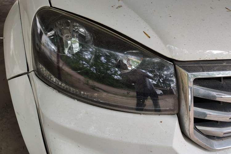 Used Great Wall Wingle 5 2017 2.4L European-spec Gasoline 2WD Elite Model with Big Double Cab – 4G69S4N Right Front Headlight