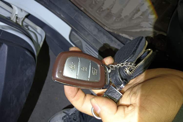 Used Hyundai ix25 2015 1.6L Automatic Two-Wheel-Drive Deluxe DLX Model
