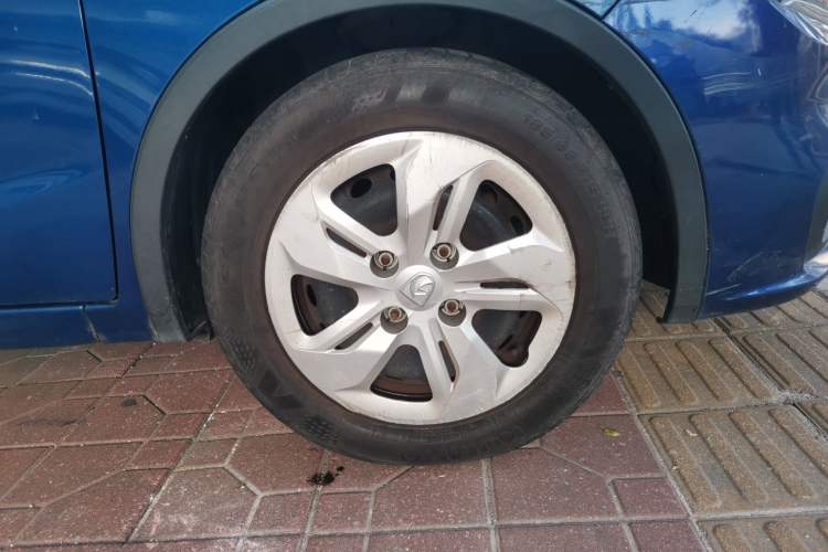 Used Baojun 310W 2017 1.5L Manual Comfort Version China V Right Front Wheel Hub