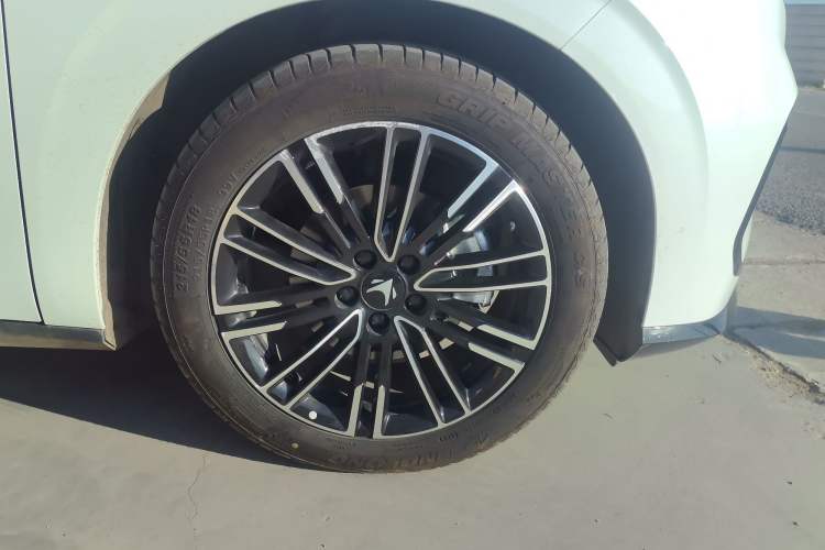 Used ARCFOX T1 2025 Model 425 PLUS