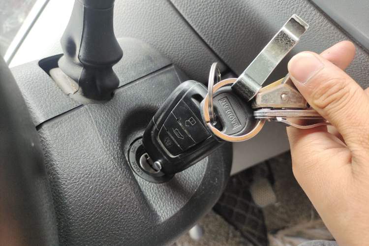 Used SAIC MAXUS Xintu V80 2021 2.0T Manual Classic Aoyuntong Long Wheelbase Mid-Roof 6/7/8/9-Seater