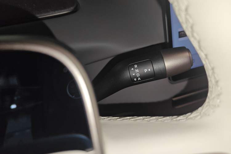 Used Li Auto i6 2025 Model Two-Wheel-Drive Standard Type Gear Lever