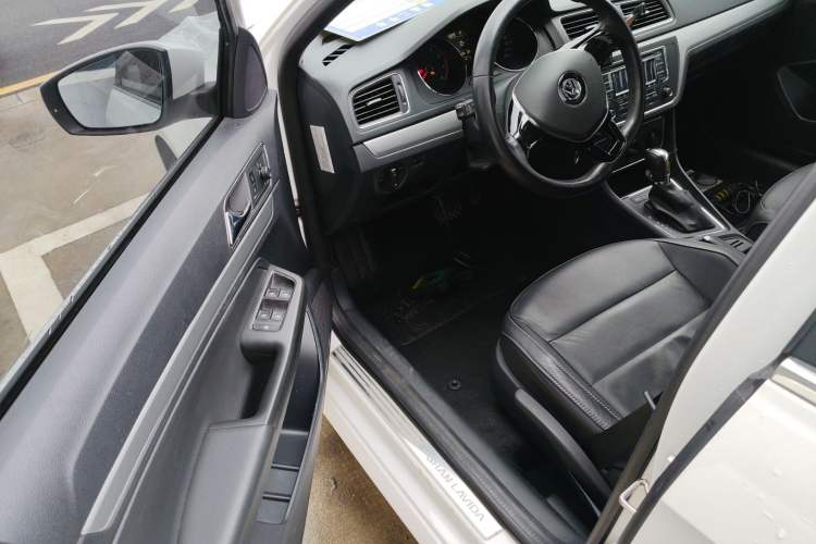 Used Volkswagen Gran Lavida 2015 1.6L Automatic Comfort Edition