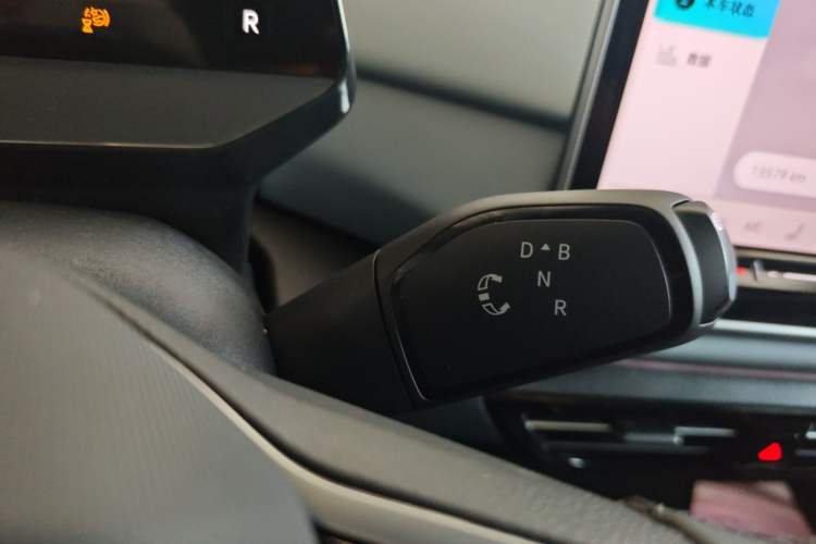 Used Volkswagen ID.4 X 2025 Smart Version Pure & Intelligent Enjoyment Edition Gear Lever