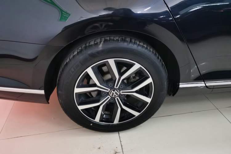 Used Volkswagen Magotan 2020 330TSI DSG Leading Model Right Rear Wheel Hub