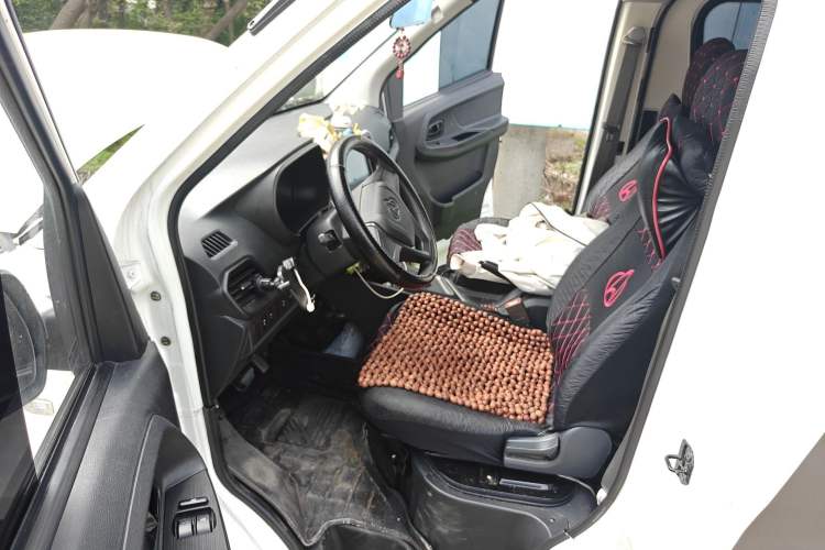 Used CHANGAN KAICHENG Ruixing EM60 2025 Model, Passenger Version—Comfortable Type, 6 Seats, 240 km, Side Doors, 60 kW Driver Seat