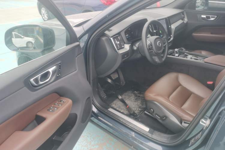 Used Volvo XC60 2023 B5 4x4 Smart Luxury Edition
