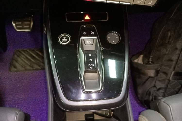 Used Audi Q4 e-tron 2022 40 e-tron Boundary Edition Gear Lever