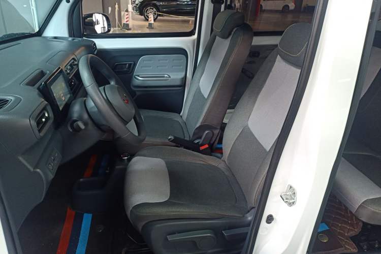 Used Wuling Zhiguang New Energy 2025 Model 305km Ambitious Edition