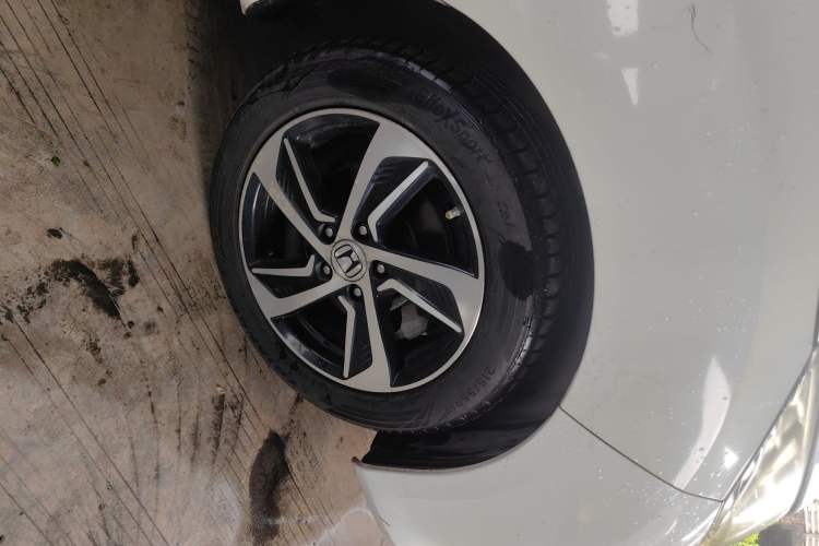 Used Honda Odyssey 2015 2.4L Smart Edition Right Front Wheel Hub