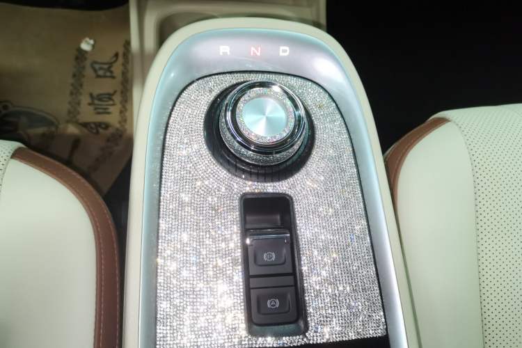 Used ORA Good Cat 2022 Morandi Edition 400km Standard Range Premium Version Lithium-Ion Battery
