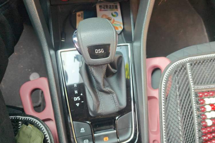 Used Skoda Karoq 2020 TSI280 Luxury Smart Edition China VI Standard Gear Lever