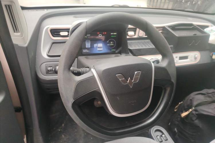 Used Wuling Hongguang MINIEV 2022 Macaron Premium Model – Lithium Iron Phosphate Steering Wheel