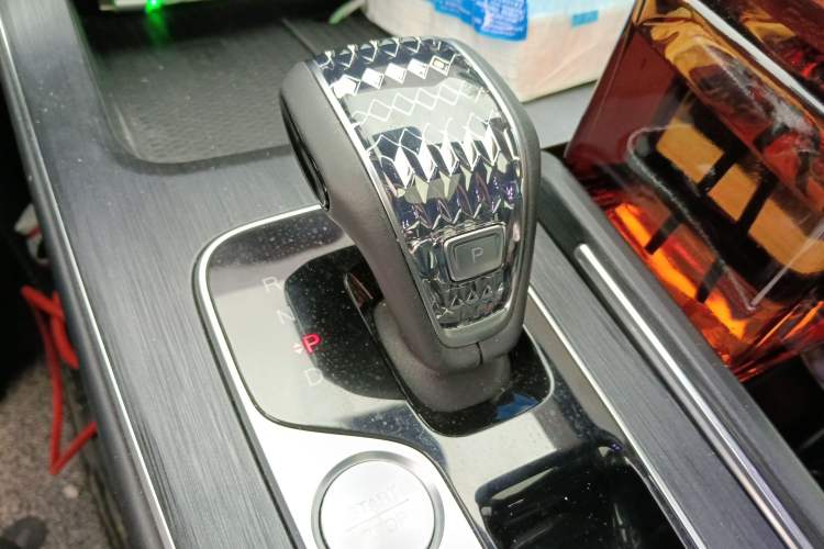 Used GAC Trumpchi GS8 2022 Linghang Series 2.0 TGDI Two-Wheel-Drive Luxury Smart Connectivity Version (7 Seats) Gear Lever