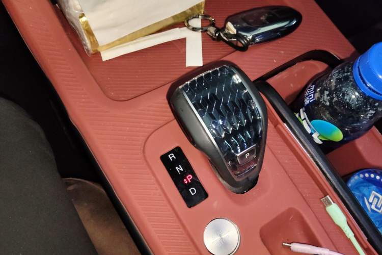 Used GAC Trumpchi GS8 2025 Linghang Series 2.0 TGDI Two-Wheel-Drive Luxury Edition 5 Seats Gear Lever