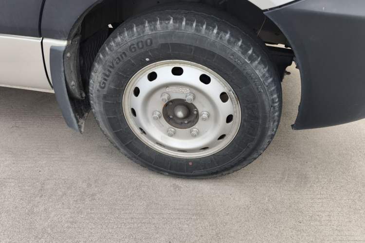 Used JAC Group Sunray 2022 2.0T Fuel-Efficient King PLUS Express Version Mid-axle 5-6 Seats HFC4DB3-2E4
