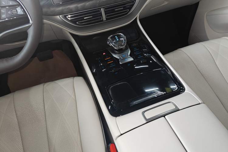 Used Denza D9 2024 DM-i 980 Four-Wheel Drive Prestige Model