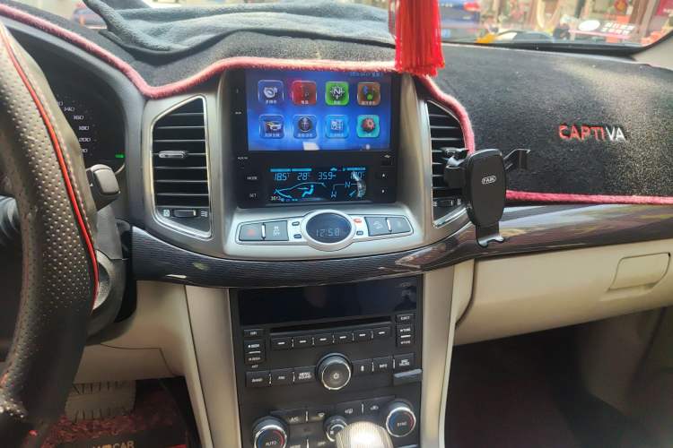 Used Chevrolet Captiva 2015 2.4L 4x4 Luxury Edition 5 Seats
