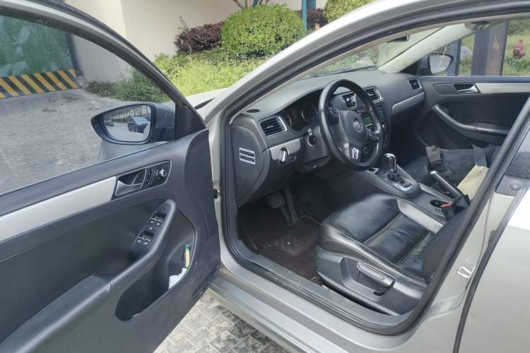 Used Volkswagen Sagitar 2012 1.4TSI Automatic Luxury Edition
