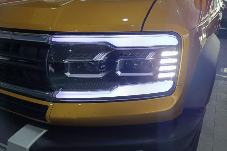 Used Formula Leopard Leopard 5 2023 Explore Edition