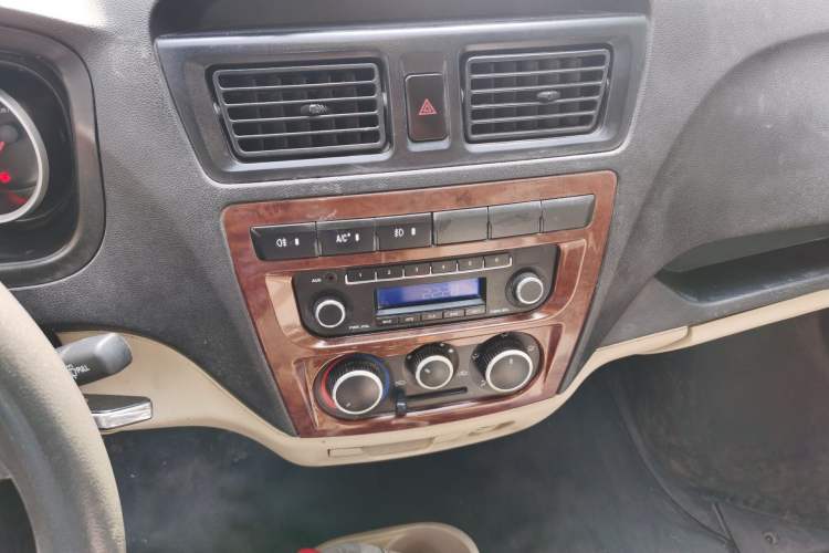 Used CHANGAN KAICHENG Ruixing M80 2018 1.5L Base Model Van Semi-Blind Window Flat Roof Rear-Hinged Doors 4G15S