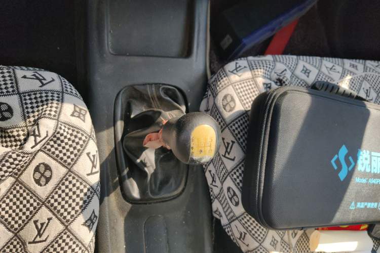 Used FAW Senya S80 2011 1.5L Manual 5-Seater Urban Elite Edition Gear Lever