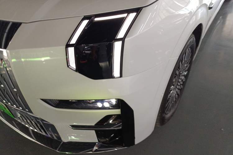 Used Zeekr 009 2024 Six-Seat Executive Version 4WD 108 kWh Left Front Headlight