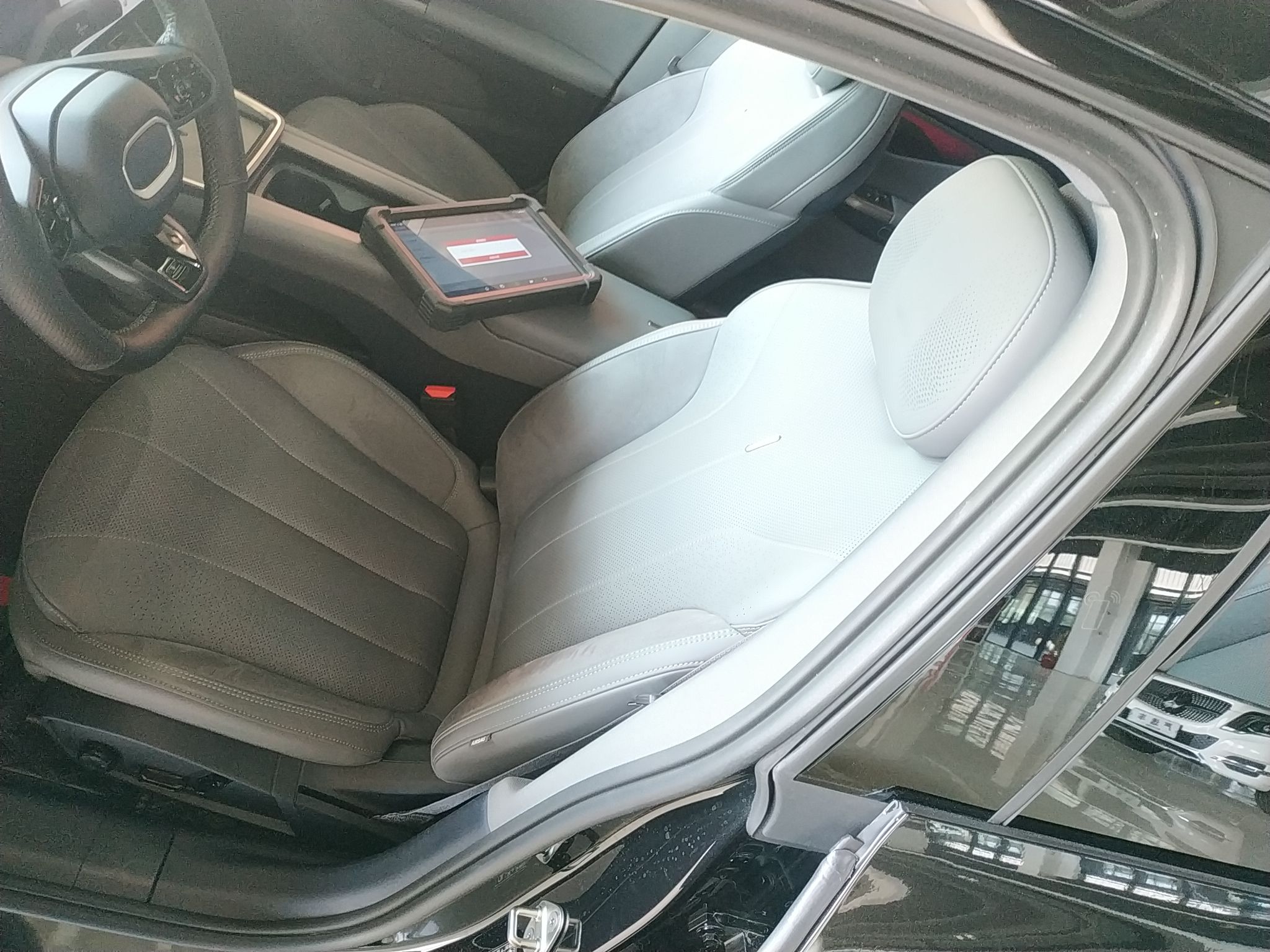 Переднее сиденье в автомобиле