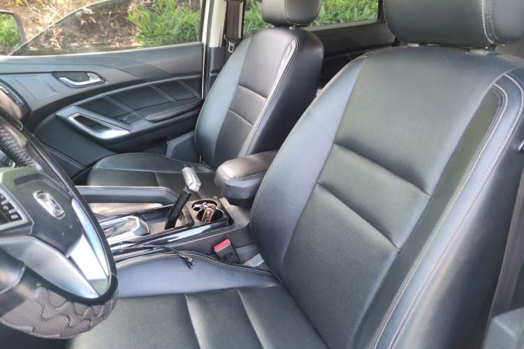 Used JMC Yusheng S350 2018 2.0T Automatic All-Wheel Drive Diesel Luxury Version with Sunroof 5 Seats
