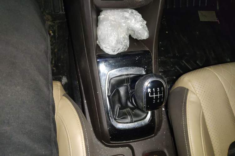 Used Baojun 310W 2017 1.5L Manual Fashion Model China V
