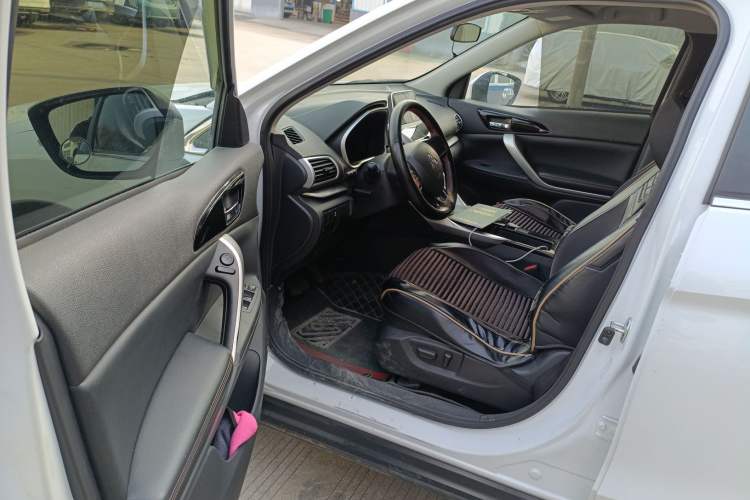 Used Mitsubishi Eclipse Cross 2019 1.5T CVT Two-Wheel Drive Dream Edition China VI Standard
