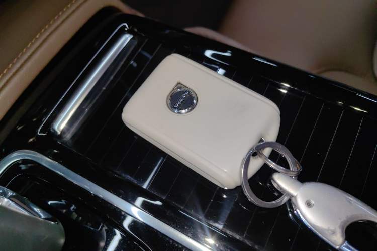 Used Volvo S90 New Energy 2024 Plug-in Hybrid Four-Wheel Drive Long-Range Zhiyi Luxury Edition