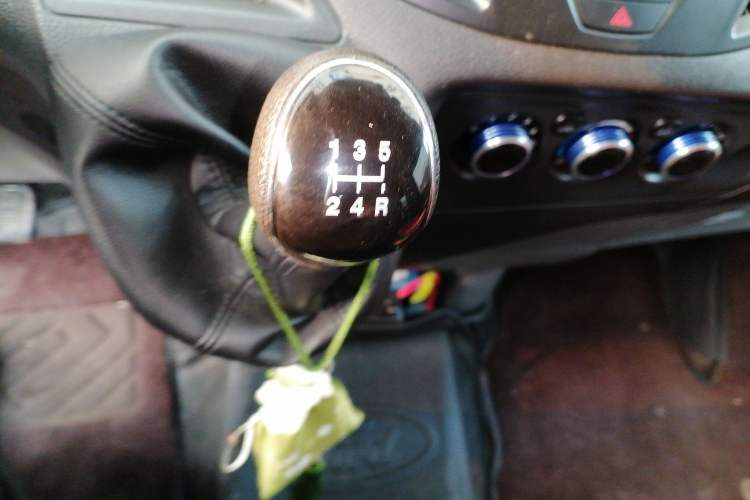 Used Ford Transit 2019 2.0T Diesel Commercial & Travel Mid-axle Mid-roof 9-Seater China VI